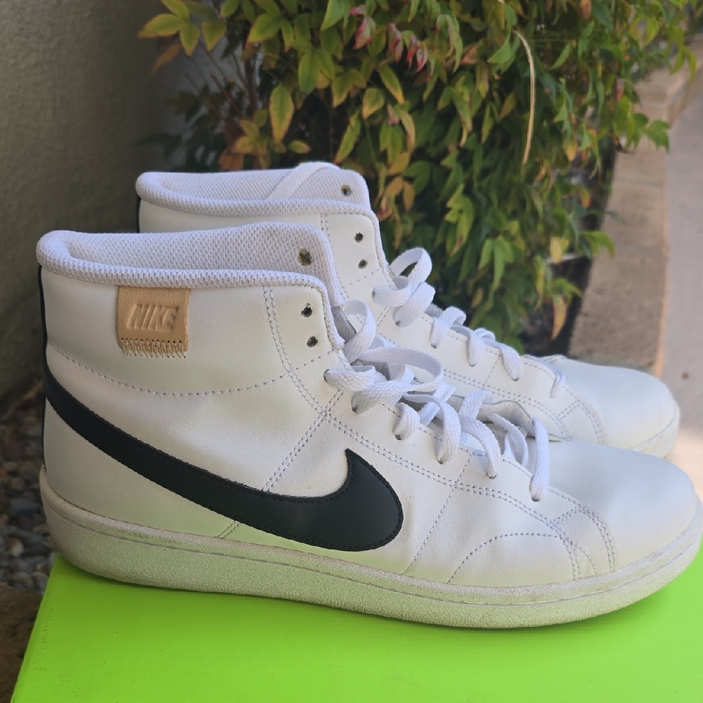 Nike White and Black High-Tops